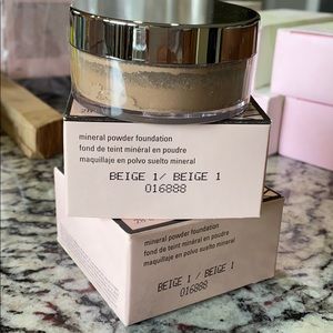 Mary Kay mineral powder foundation - beige 1
